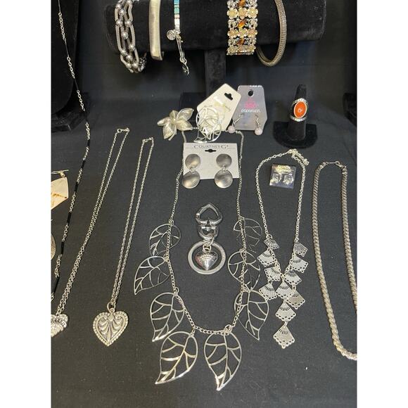 Vintage To Now Lot Silver tone Jewelry Necklace Bracelet Earrings Ring Brooch - Picture 3 of 9